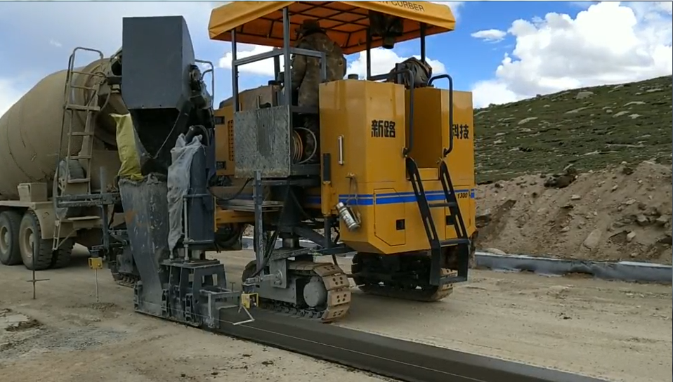 水泥混凝土攤鋪機的分類與應(yīng)用詳細(xì)介紹