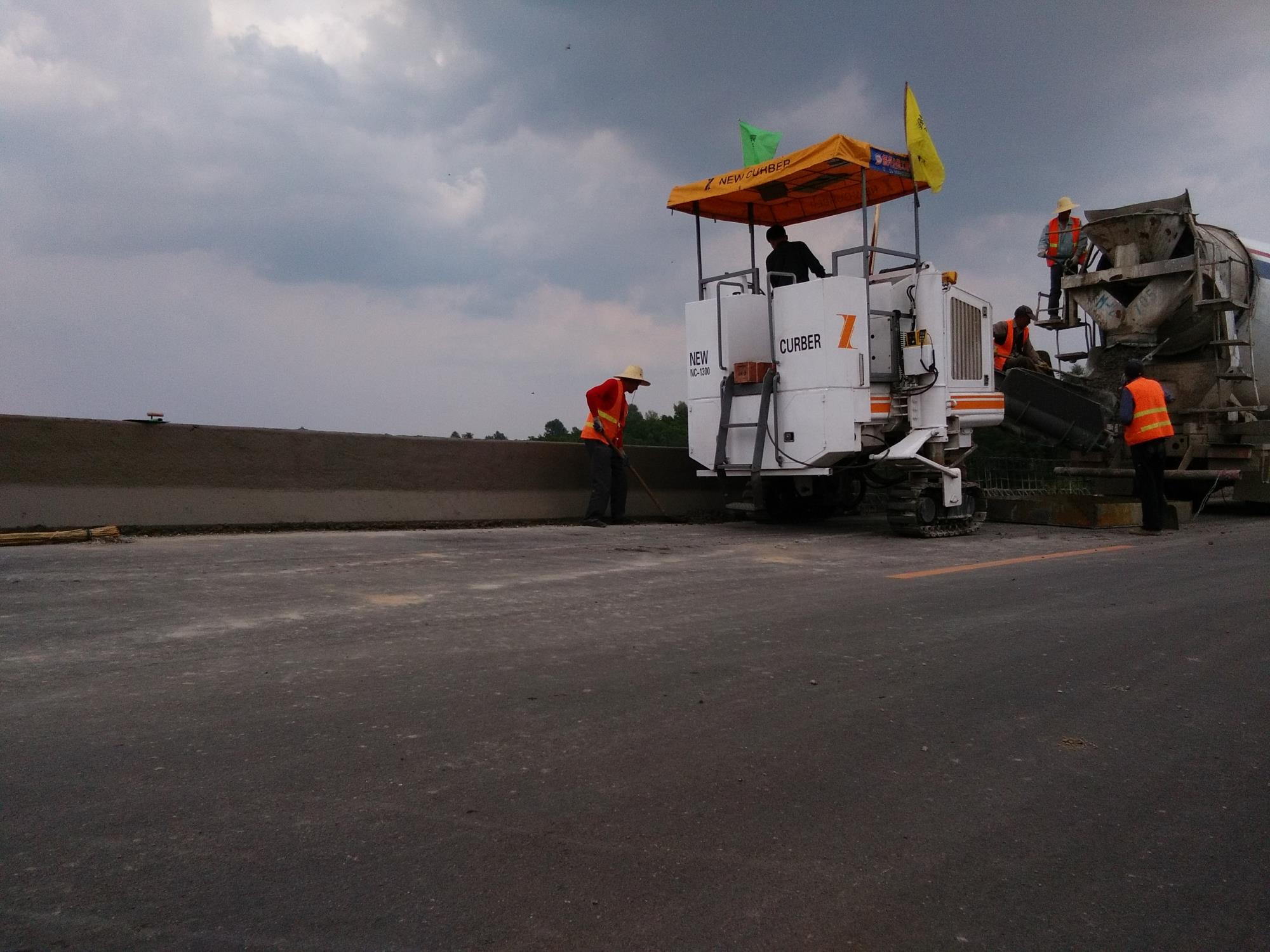 國(guó)內(nèi)混凝土滑模攤鋪機(jī)品牌有哪些？哪個(gè)廠家實(shí)力強(qiáng)？